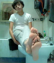 Beauty of boyfeet 5df8a21ed00f2.jpg