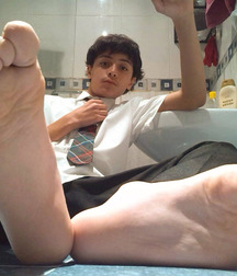 Beauty of boyfeet 5df8a22102989.jpg