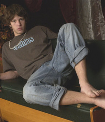 Boys feet need service 5dfa24133c307.jpg