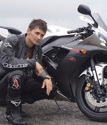 Guys and bikes 5dfa5aabef57c.jpg