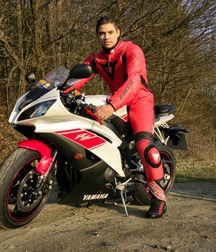 Guys and bikes 5dfa5aafd3aa2.jpg