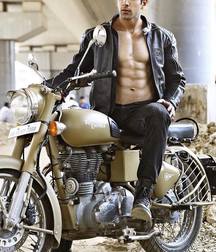 Guys and bikes 5dfa5ae46c41d.jpg