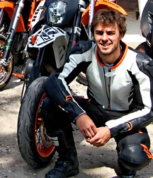 Guys and bikes 5dfa5aed2bcf4.jpg