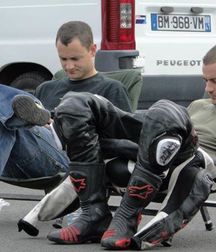 Guys and bikes 5dfa5aeee93d6.jpg