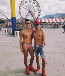 Hotties in sneakers 2 5dfad246ee11f.jpg