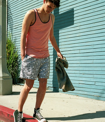 Hotties in sneakers 2 5dfad26b278e8.jpg