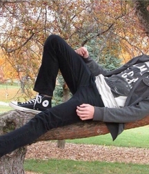 Hotties in sneakers 2 5dfad27c96d5e.jpg