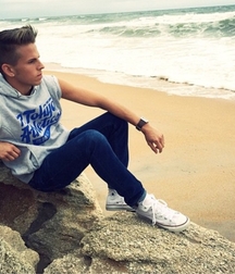 Hotties in sneakers 2 5dfad2806c364.jpg