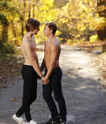 Hotties in sneakers 2 5dfad282c6b89.jpg