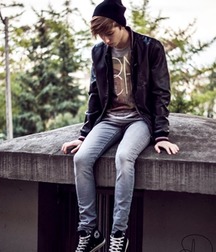 Hotties in sneakers 2 5dfad29def2c2.jpg