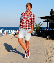 Hotties in sneakers 2 5dfad3593a8f1.jpg