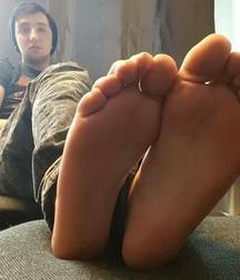 Dirty boy feet 5dfaff7186376.jpg