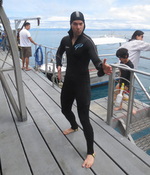 Barefoot surfer boys 5dfe527ca28ac.jpg