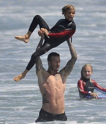 Barefoot surfer boys 5dfe528f2182f.jpg