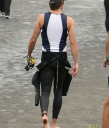 Barefoot surfer boys 5dfe529fee336.jpg