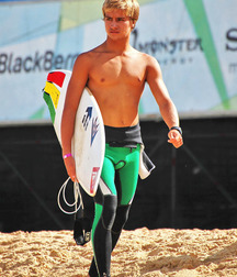 Barefoot surfer boys 5dfe52b0167be.jpg