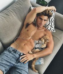 Cool boys 5dfe68d4159be.jpg