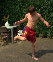 Barefoot boy beauties 2 5dfeba8d896b0.jpg