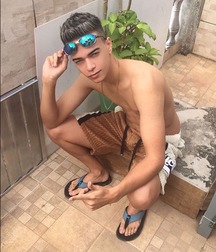 Barefoot boy beauties 2 5dfebacb369c1.jpg