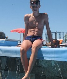 Barefoot boy beauties 2 5dfebacca7406.jpg