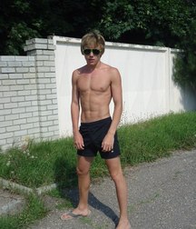 Barefoot boy beauties 2 5dfebae12f87a.jpg