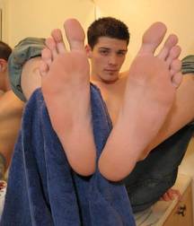 Barefoot boys 18 5e01722e1fe3f.jpg