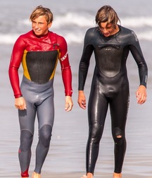 Surfer boys 3 5e041af81769f.jpg