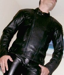 Leather and fetish boys 5e05194fb5134.jpg