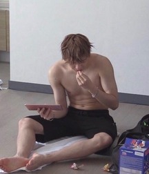 Asian boy feet 5e0823aa9591c.jpg