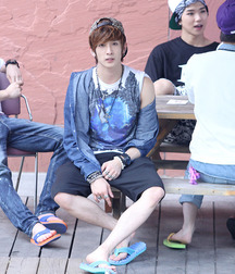 Asian boy feet 5e0823c5d70f1.jpg