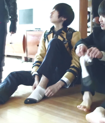 Asian boy feet 5e0823e5bc6ec.png