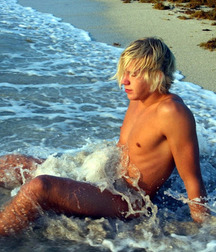 Twinks 225  5e08ab973f6d1.jpg