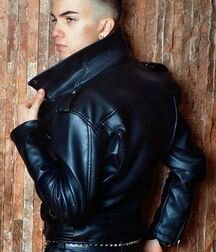Guys lovin leather boots and bikergear 5f5277376e3d3.jpg