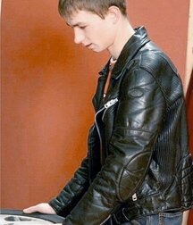 Guys lovin leather boots and bikergear 5f527740ed244.jpg