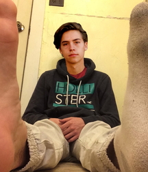 Jongens laten hun zweetvoeten zien 5f5680bf7329e.jpg