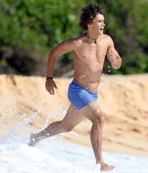 Australian actor: Brenton Thwaites 5f5e4675cca47.jpg