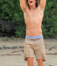 Australian actor: Brenton Thwaites 5f5e468814e76.jpg