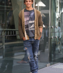 Australian actor: Brenton Thwaites 5f5e46f464701.jpg