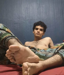 Doms feet make you feel weak boys porn 5f63377e2eec5.jpg
