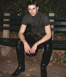 Guys loving leather 5f63f5dce6919.jpg