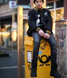 Guys loving leather 5f63f5f1e3134.jpg