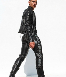 Guys loving leather 5f63f5f3be01c.jpg