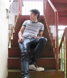 Guys loving leather 5f63f5fec2938.jpg