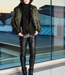 Guys loving leather 5f63f606d3e13.jpg
