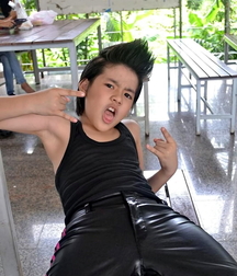 Guys loving leather 5f63f61caa06f.jpg