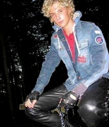 Guys loving leather 5f63f61e4af9e.jpg