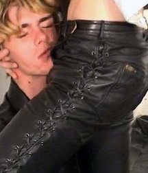 Guys loving leather 5f63f6262dd06.jpg
