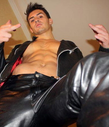 Guys loving leather 5f63f6299f130.jpg