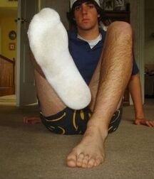 Cute twinks show us their nice feet 5f6508ac221ce.jpg