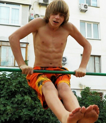 Cute twinks show us their nice feet 5f6508dd351d1.jpg